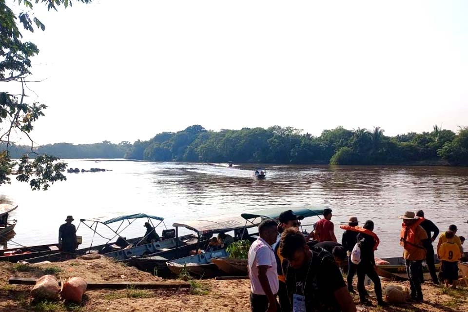 Prefeitura de Ji-Paraná e Associação dos Pescadores se reuniram para limpar o rio Machado