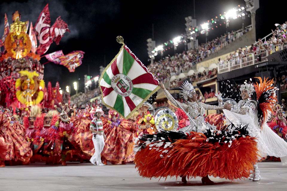 Desfile das Campeãs traz hoje seis escolas de volta ao Sambódromo