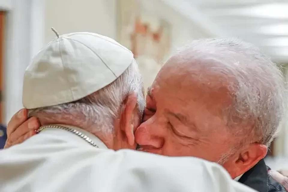 Lula se reúne com papa Francisco no Vaticano