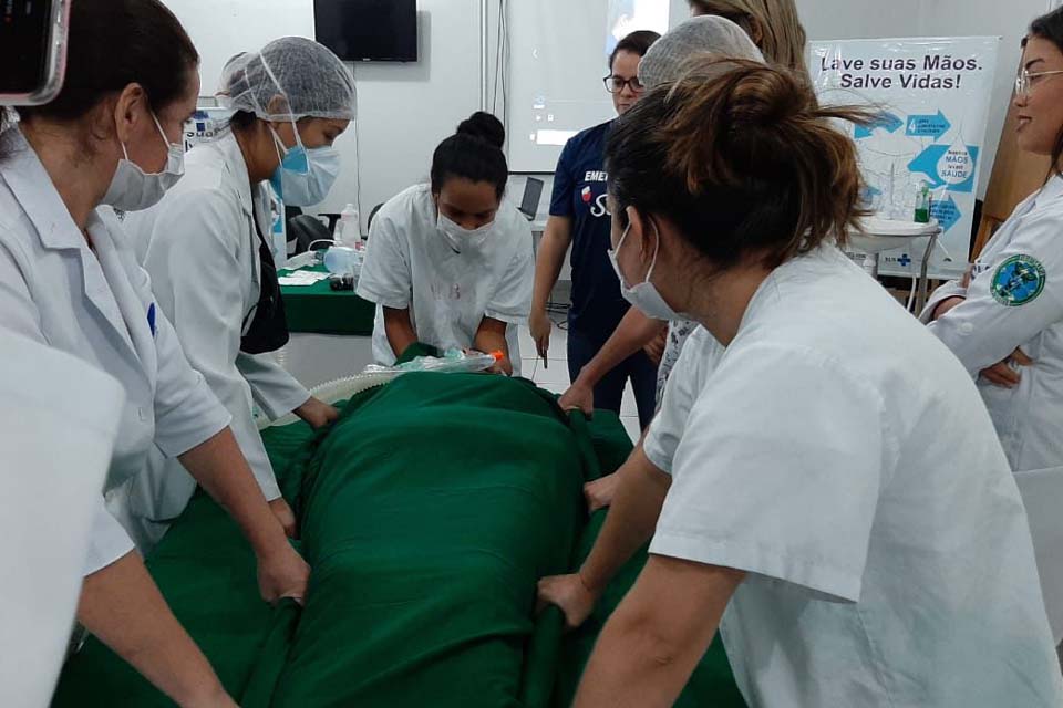 Profissionais de saúde são capacitados com simulação realística de atendimento grave à Covid-19