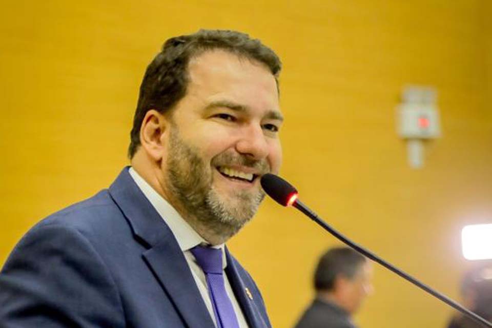 Estrada RO-459 no Garimpo Bom Futuro recebe obras de recuperação após indicação do deputado Alex Redano