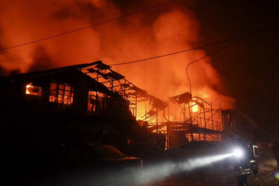 Bombardeamentos russos matam três civis na região de Kherson