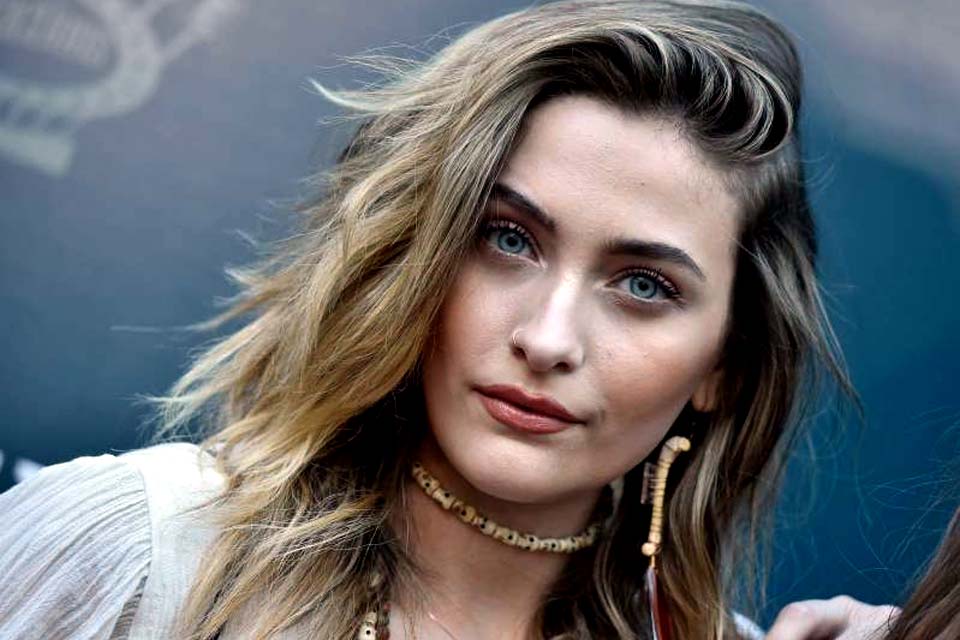 Paris Jackson, filha de Michael Jackson, estreia na música