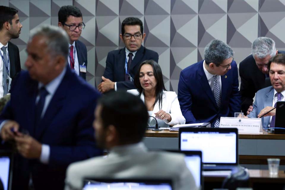 Sem pauta publicada, CPMI tenta acordo entre governistas e oposição