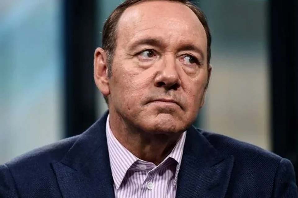 Kevin Spacey se declara inocente de acusações de crimes sexuais em tribunal de Londres