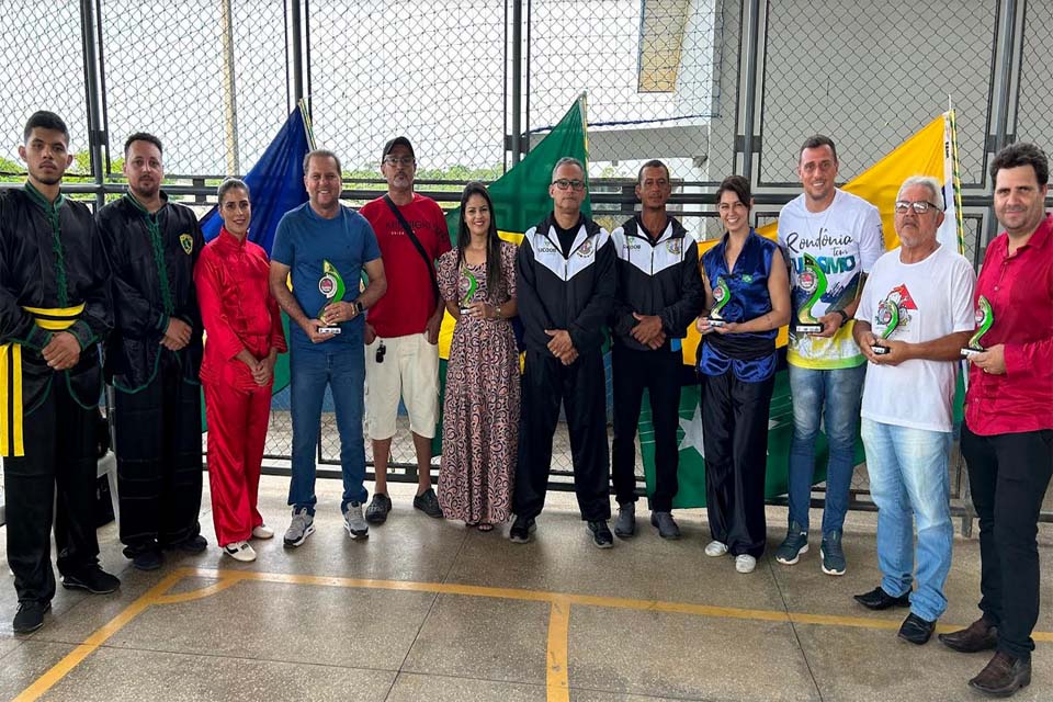 Deputado Cirone Deiró foi homenageado no encerramento da 2ª Copa Devair Dias de Kung Fu Wushu em Pimenta Bueno