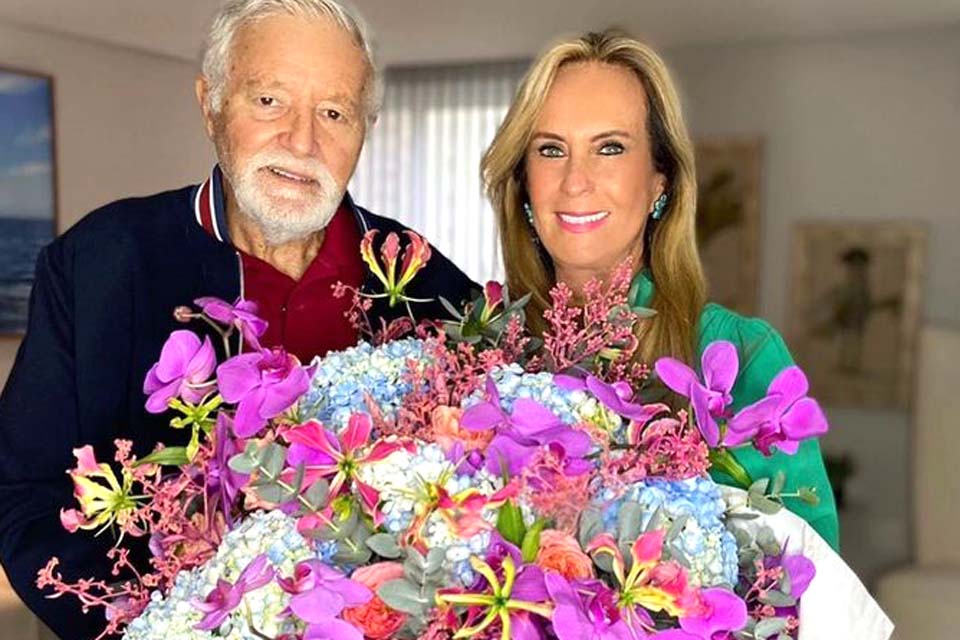 Empresária e ex-modelo, Helô Pinheiro comemora 55 anos de casamento: Felicidade