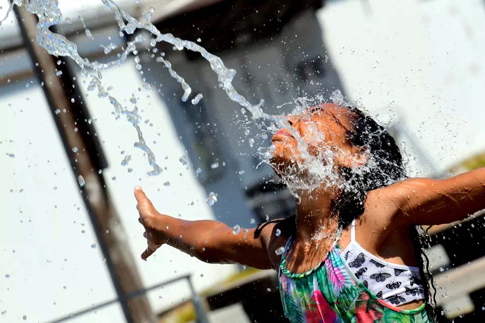 Canadá registra centenas de mortes súbitas em meio a onda recorde de calor