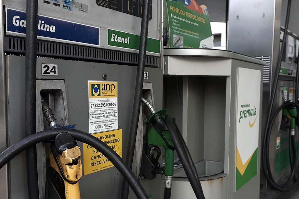 Petrobras reduz preço da gasolina A para distribuidoras