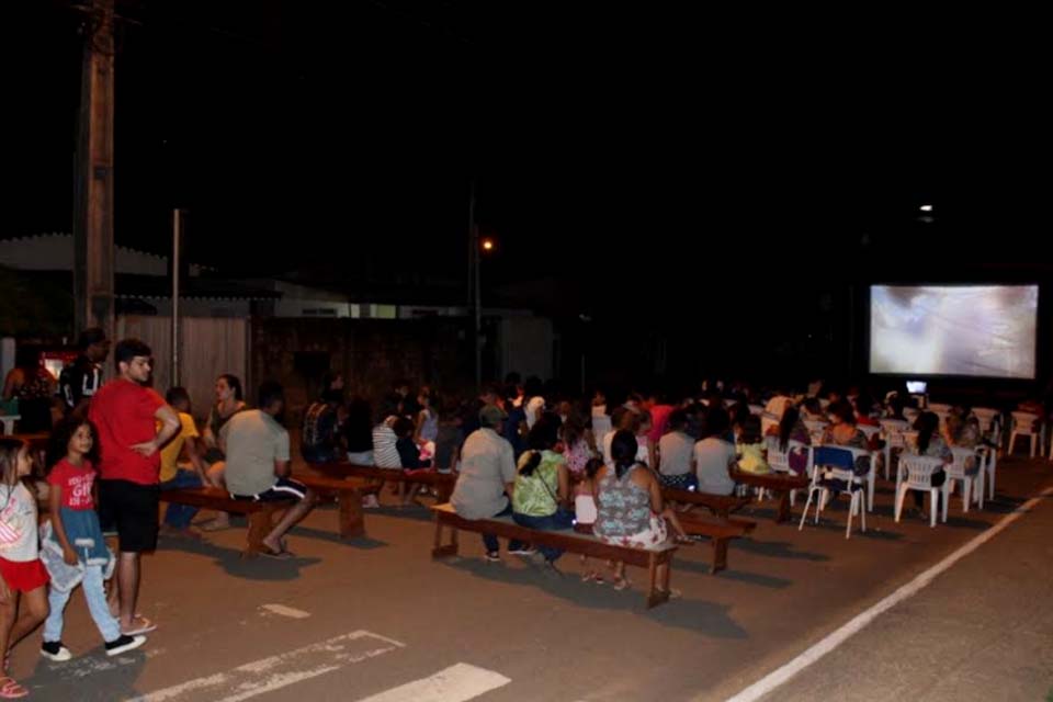 Fundação de Cultura, Esporte e Turismo realiza sessão de cinema no bairro Mutirão