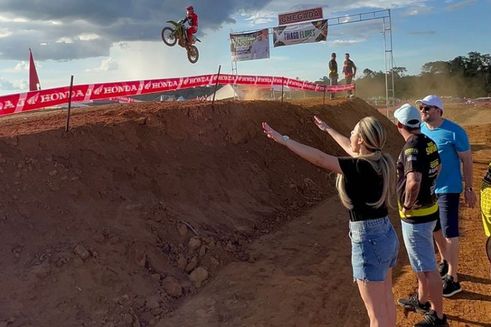 Deputado Alex Redano prestigia abertura do campeonato estadual de motocross