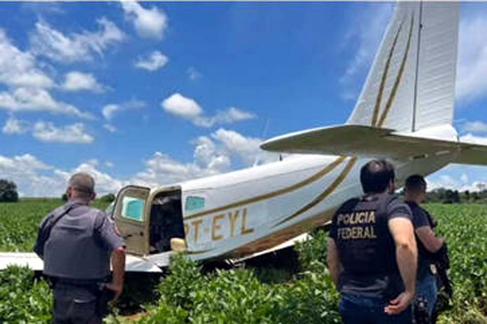 PF prende piloto de avião que fez pouso forçado com carga de cocaína avaliada em R$ 15 milhões