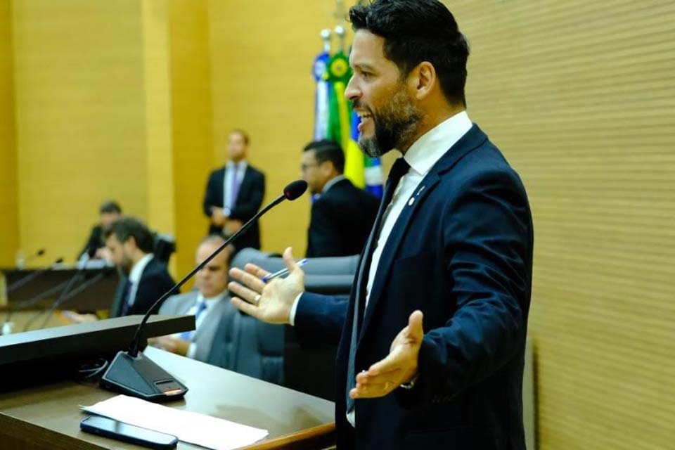 E agora José, o bolo acabou e a segurança ficou no prejuízo?! diz Deputado Delegado Camargo 