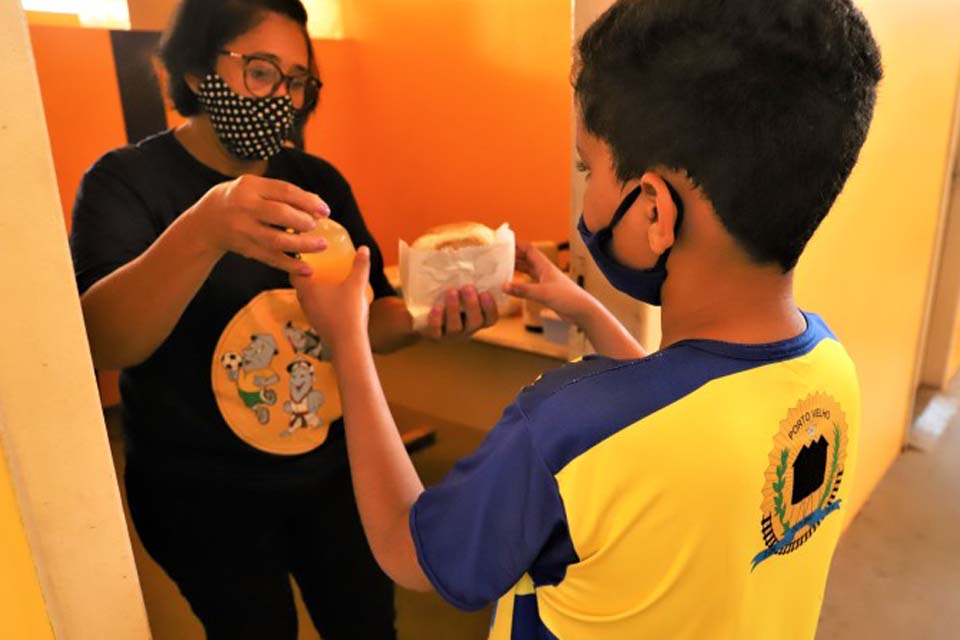 Entrega de lanches aos alunos do Talentos do Futuro é retomada em Porto Velho