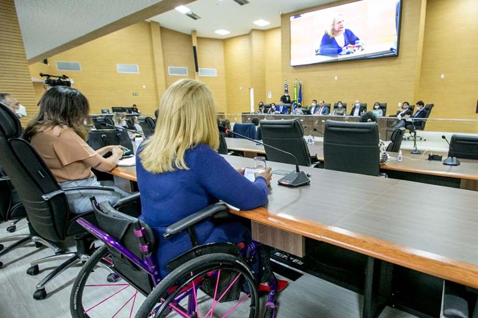 Cirone Deiró reuniu mães, especialistas e autoridades em Audiência Pública para tratar sobre educação inclusiva, em Rondônia