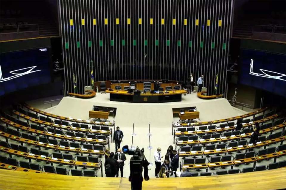 Na Câmara e no Senado, PL elege o maior número de parlamentares