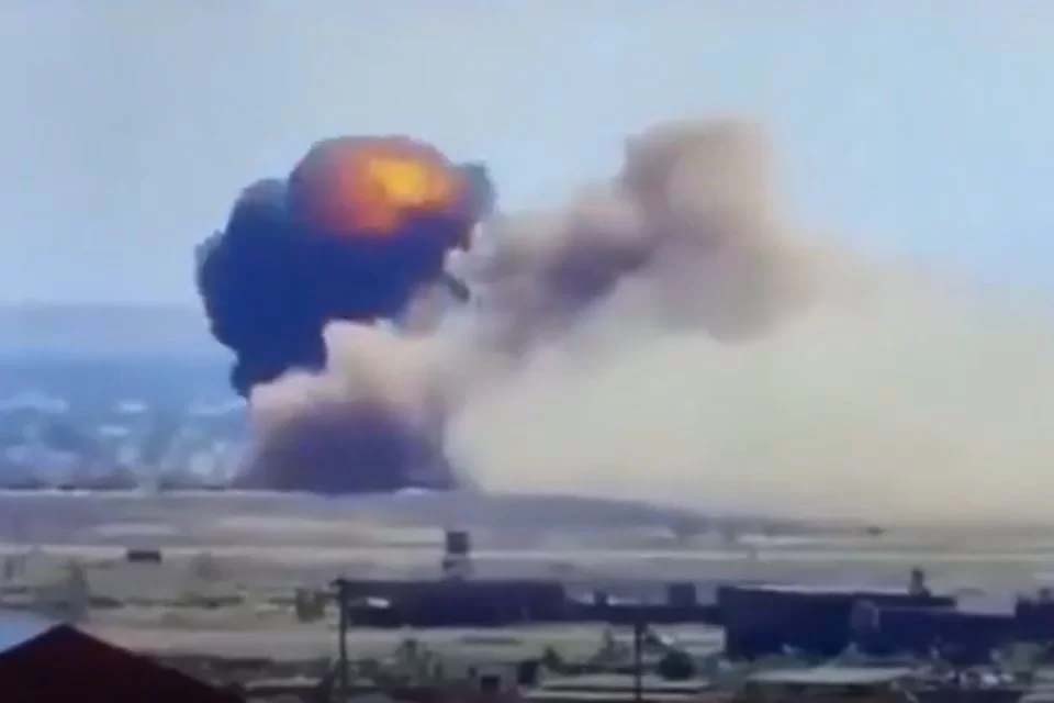 Vídeo mostra momento que avião soviético explode após pousar no Mali