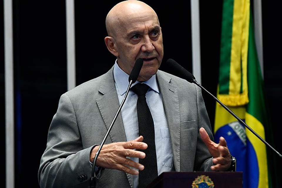 Em texto sobre mudanças climáticas, senador de Rondônia critica ‘‘terraplanistas, extremistas de direita, negacionistas’’