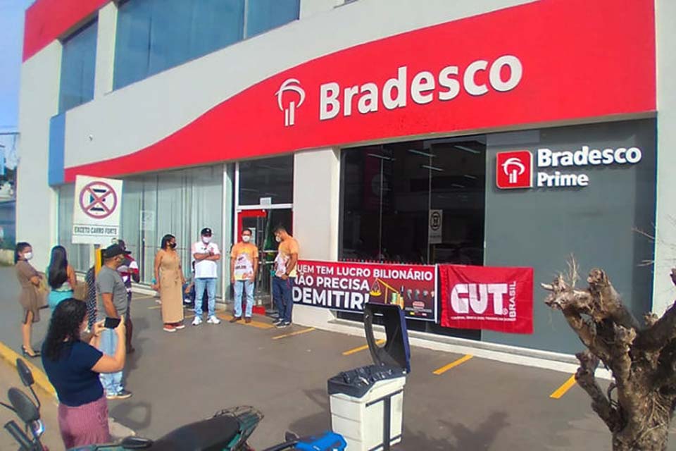  Sindicato dos Bancários de Rondônia protestam contra demissões no Bradesco