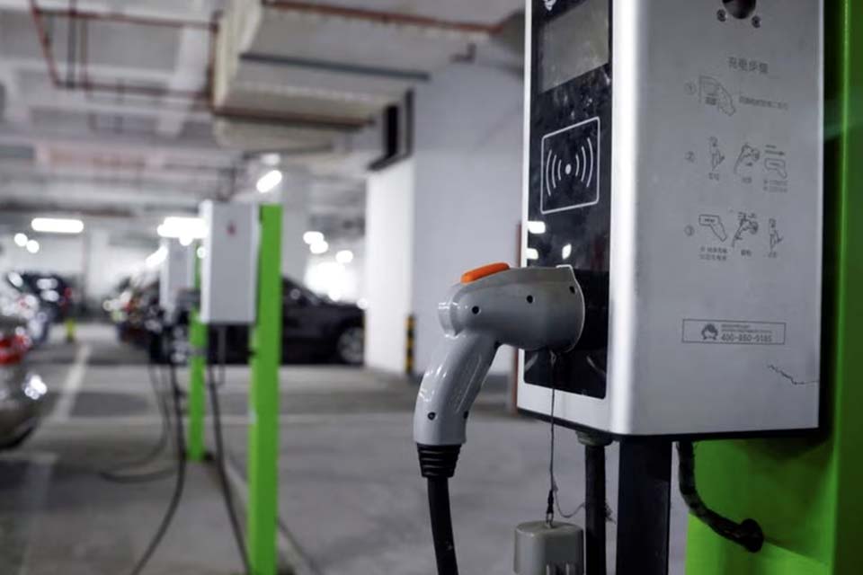 China anuncia subsídio de US$ 72 bilhões para veículos elétricos