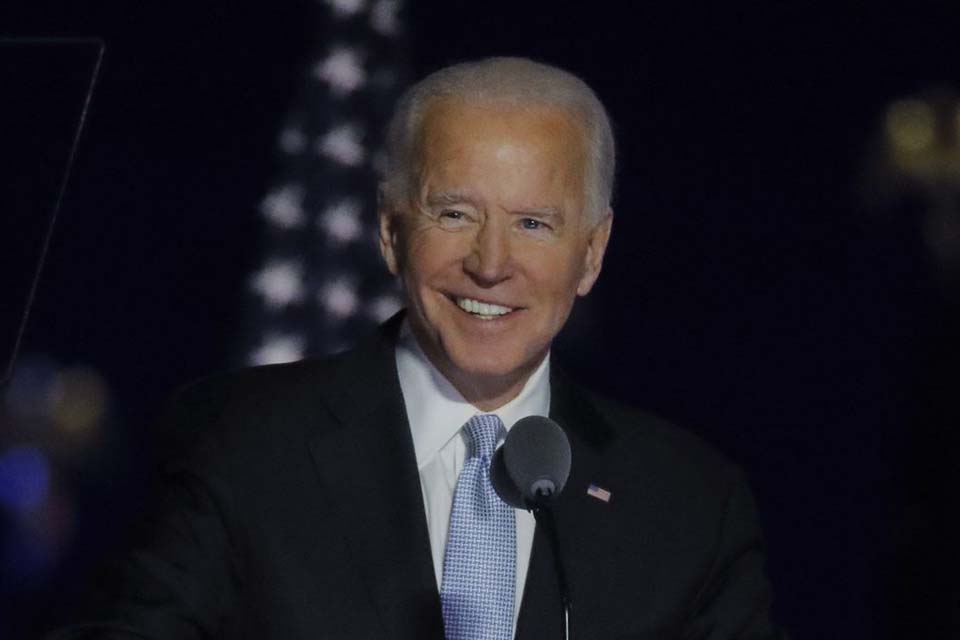 Biden vai pedir quarentena a passageiros internacionais