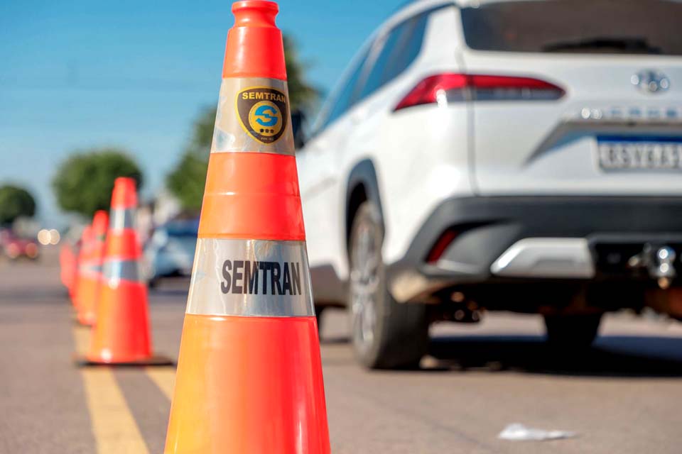 Semtran orienta motoristas para acesso de ruas no entorno do Parque dos Tanques durante Flor do Maracujá