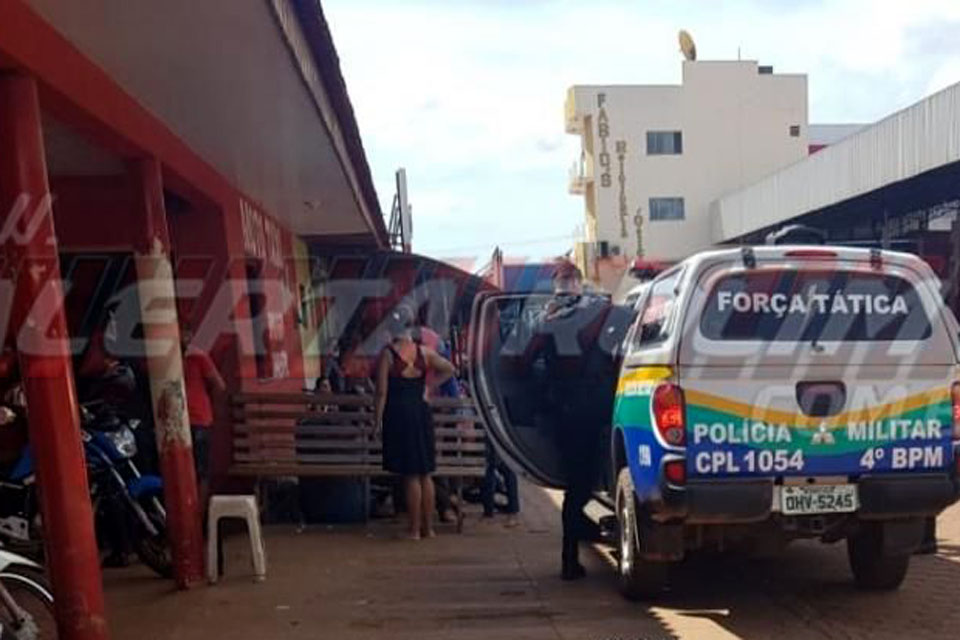 Andarilho é atacado a facadas no Centro de Rolim de Moura