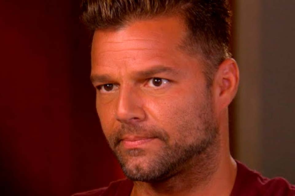 Ricky Martin corta relação com a família após acusação de incesto, diz jornal