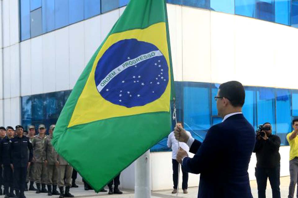 Autoridades vão homenagear a Bandeira Nacional e entronizar o busto do marechal Rondon na praça do Palácio Rio Madeira