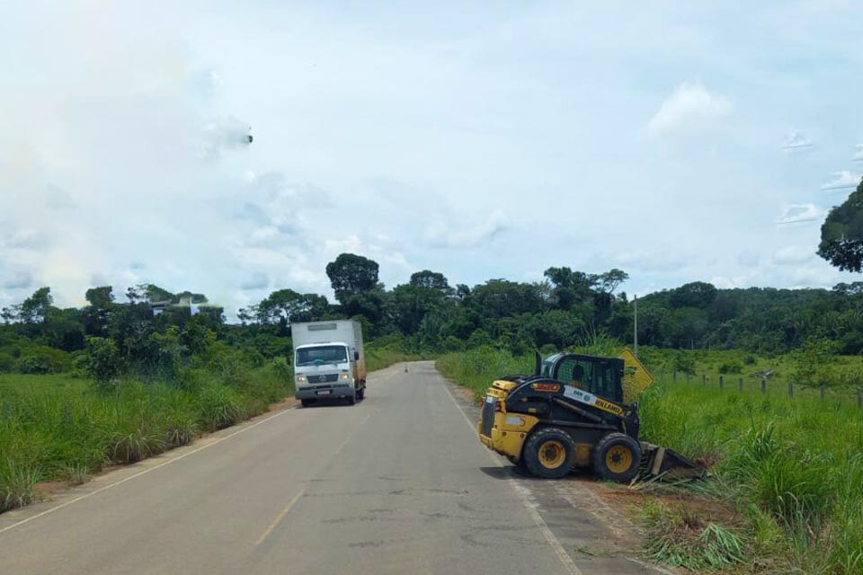 Departamento de Estradas de Rodagem e Transportes  executa obras na RO-459 na região 