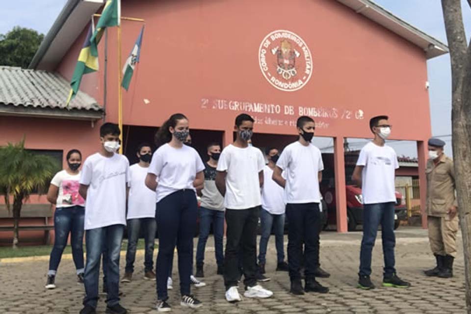 Projeto Resgatando Sonhos: Projeto Bombeiro Mirim tem início na Estância Turística