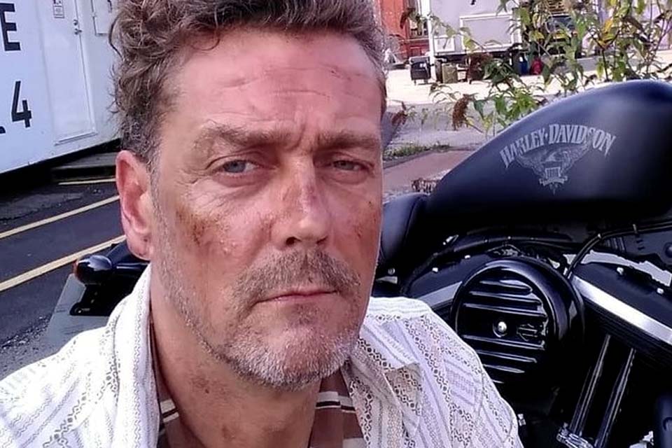 Ator da série 'Peaky Blinders' é encontrado morto em casa