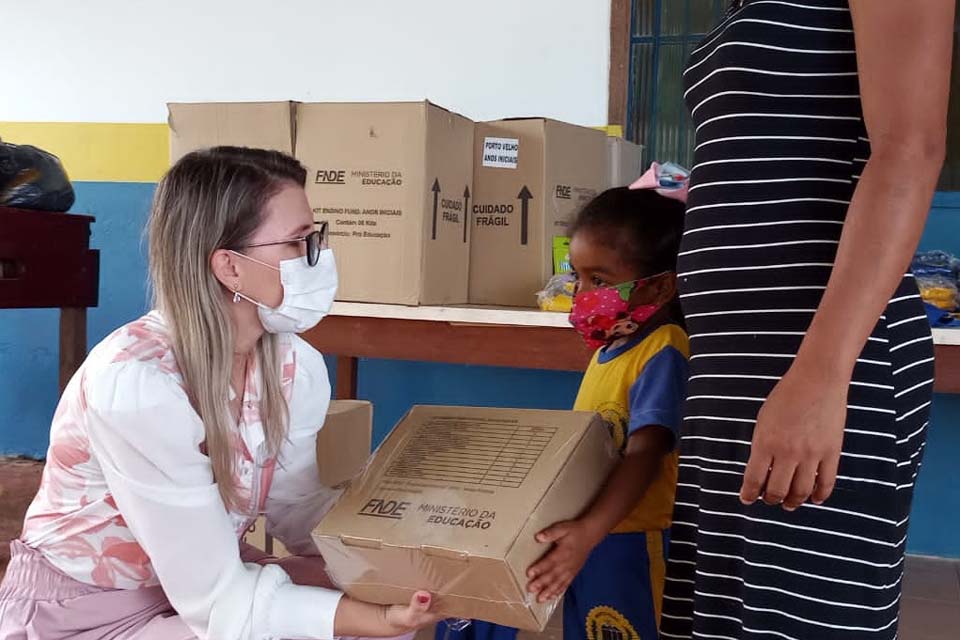 Porto Velho inicia entrega de uniformes escolares na rede municipal de ensino