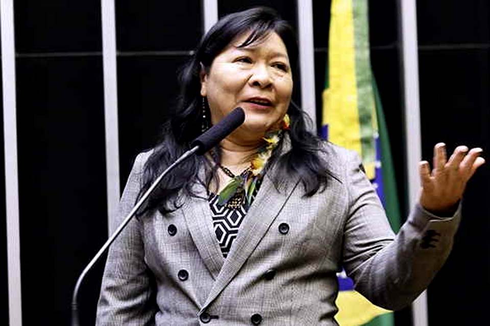 Deputada federal Joênia Wapichana indígena chefiará Funai  