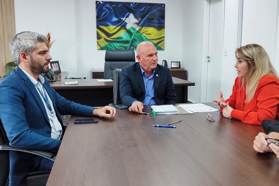 Ezequiel Neiva reforça compromisso com a educação em Vilhena e Chupinguaia