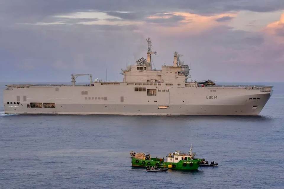 Barco brasileiro que transportava 4,6 toneladas de cocaína é interceptado pela Marinha da França