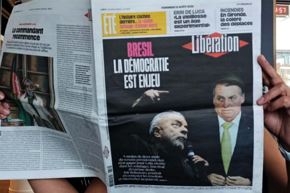 Ato pela democracia é manchete na França; Libération diz que Bolsonaro pode se agarrar ao poder