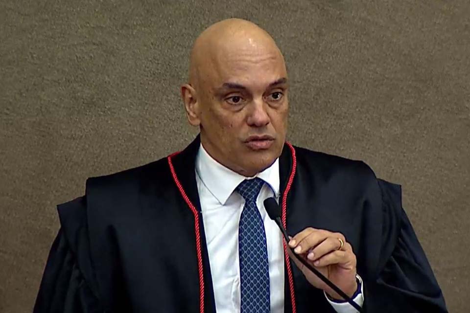 Moraes defende democracia e sistema eleitoral em discurso de posse