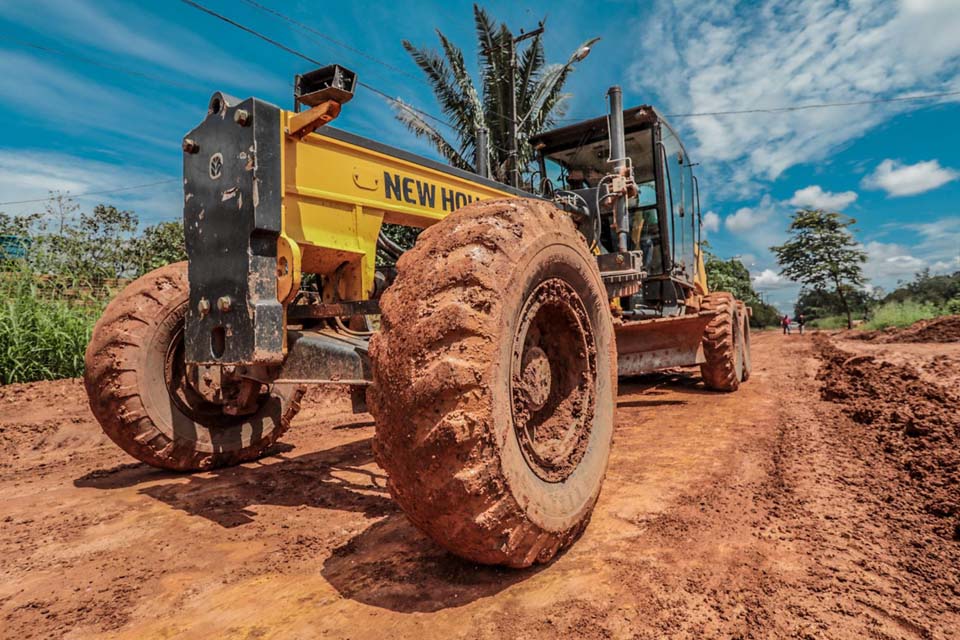 Prefeitura de Porto Velho recupera linhas rurais no setor chacareiro ao longo da estrada 28 de Novembro