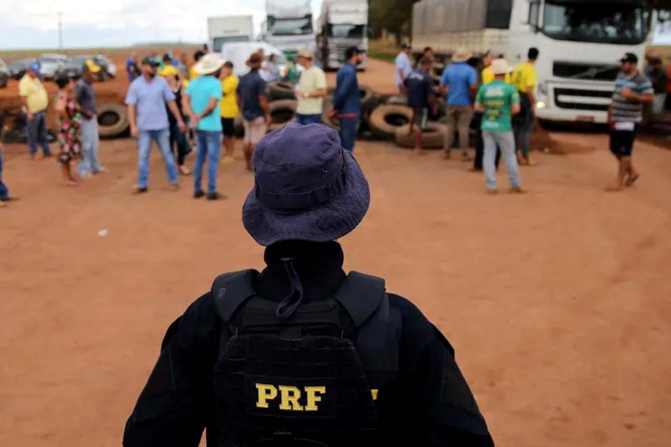 MPF investiga 'motivação política' em eventual omissão da PRF nos bloqueios ilegais de rodovias