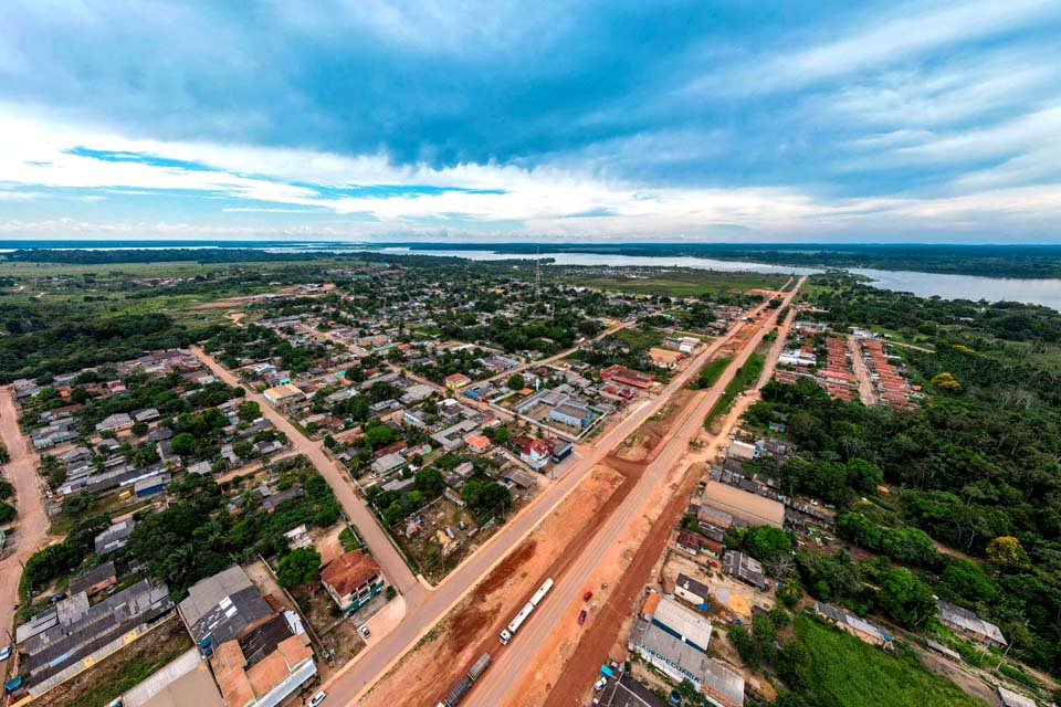 Entrega de mais de 600 títulos marca ações na área da habitação; regularização também chegou aos distritos de Porto Velho