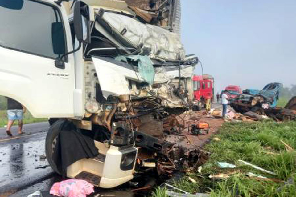 Colisão entre caminhões na BR 364 provoca a morte de motorista vilhenense