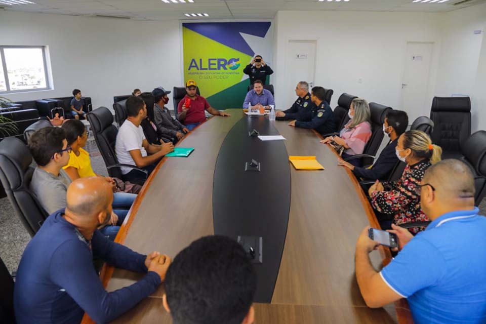 Presidente da Assembleia Legislativa, Alex Redano discute o reforço no policiamento no distrito de Jacy-Paraná