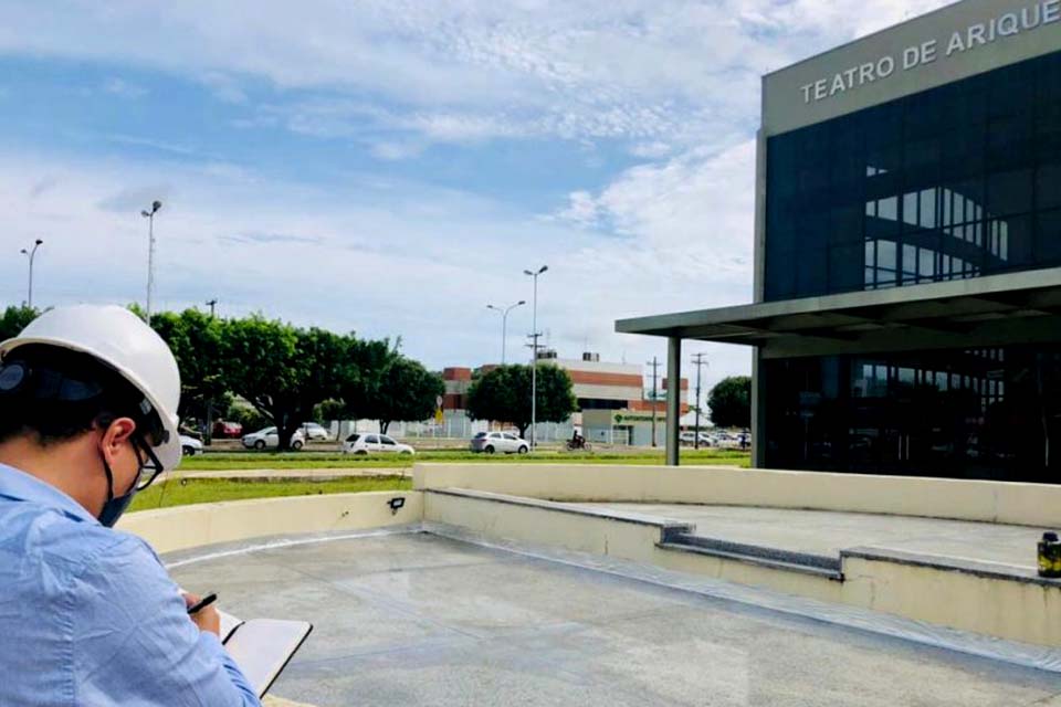 Equipe de fiscalização da Seosp acompanha obra de construção do Teatro Municipal