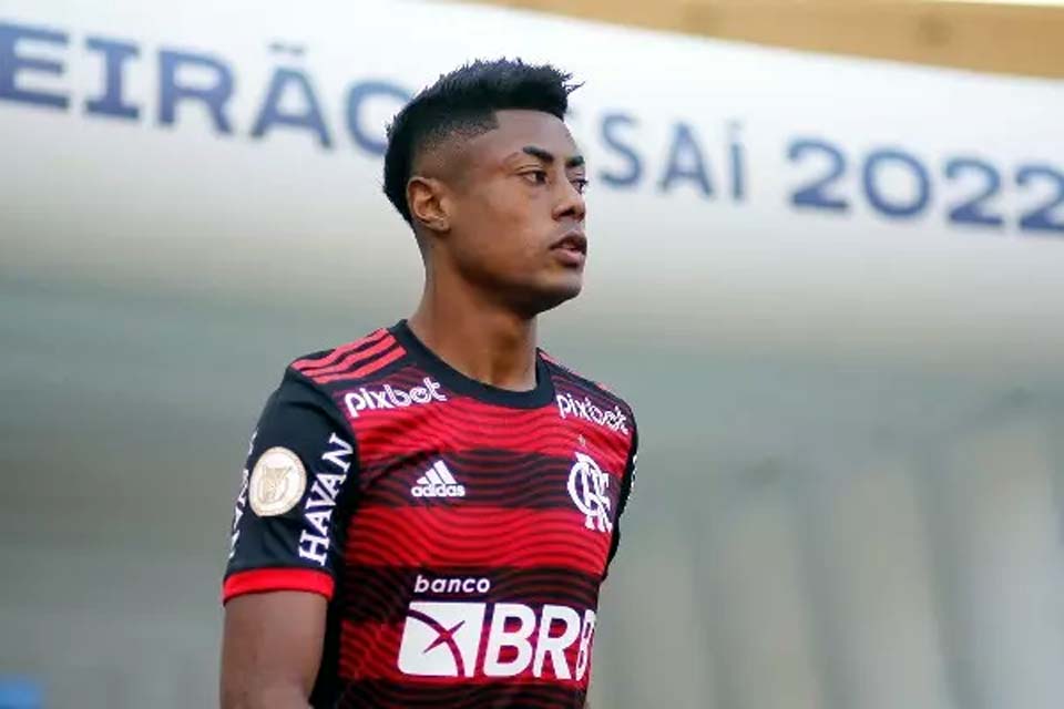 Bruno Henrique, do Flamengo, vai operar o joelho direito e só volta em 2023