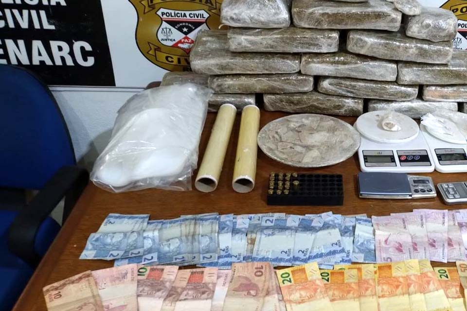 Denarc prende homem com 15kg de drogas em residência na zona leste