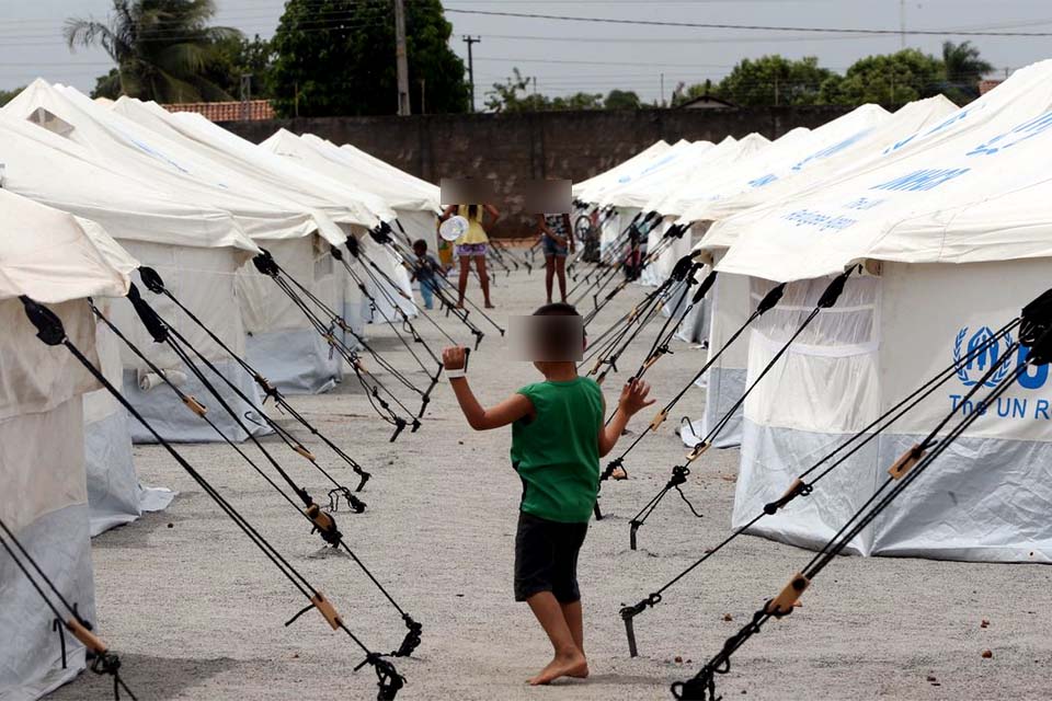 Acnur e governo federal lançam guia sobre educação de refugiados