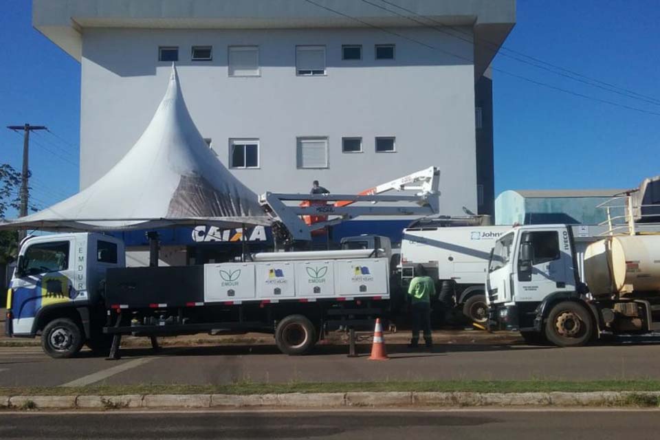 Porto Velho: Semusb lava tenda em frente a Caixa Econômica Federal