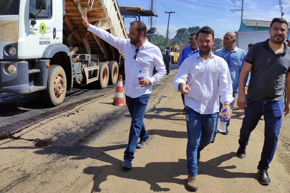 Prefeito Hildon Chaves visita obras de recapeamento de vias do bairro Nacional