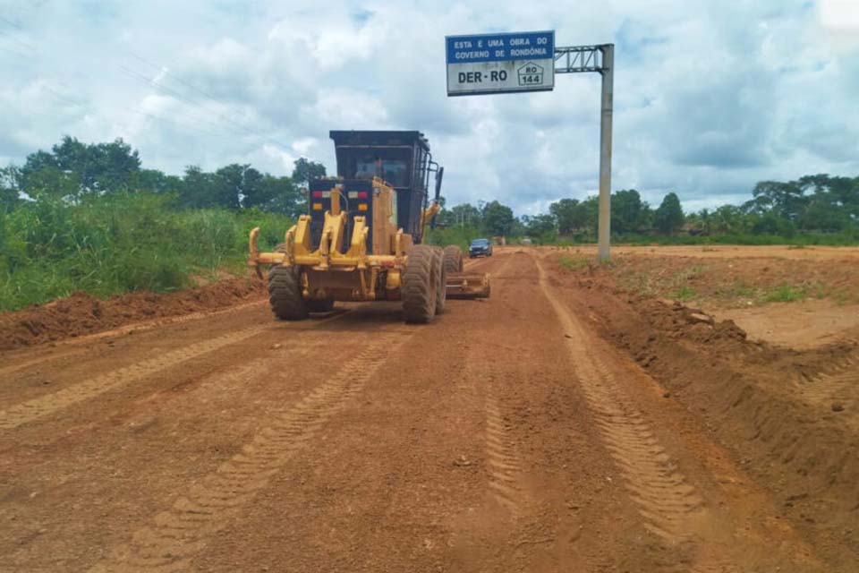 Obras de manutenção: DER executa obra de patrolamento e encascalhamento na Rodovia 144